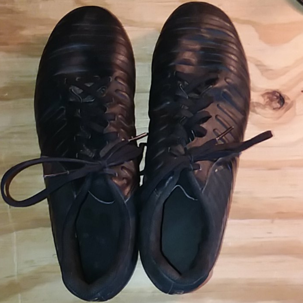 Soccer cleats